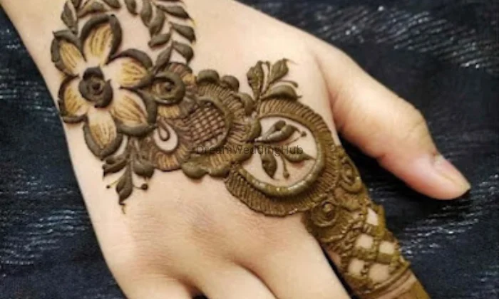 Nida Mehendi Artist